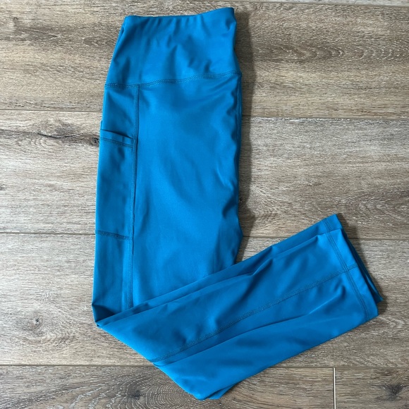 ✨NWOT Cropped Leggings ✨ - Picture 3 of 6